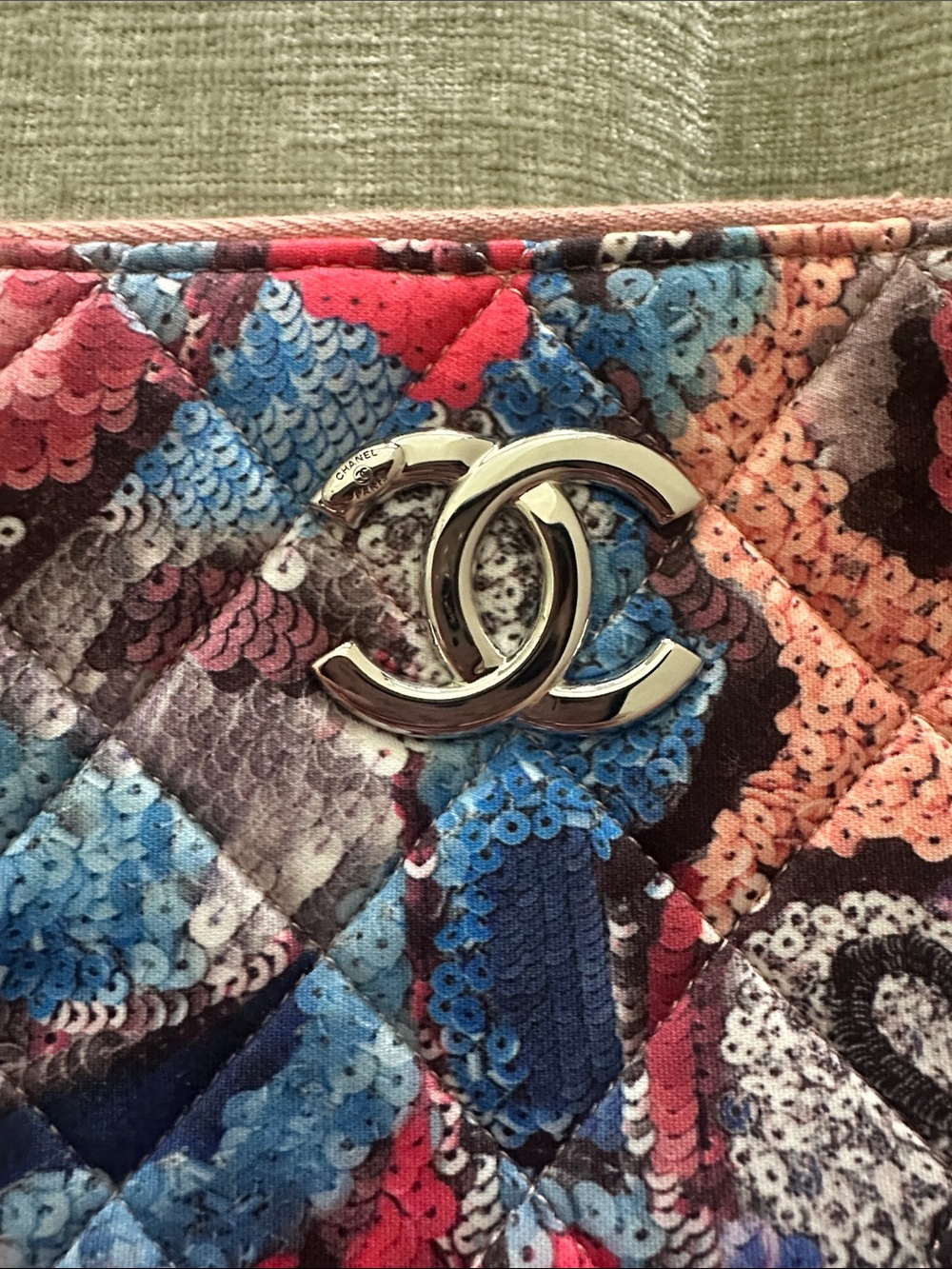 Chanel 2019 Coco Beach Multicolor Quilted Sequin Medium Zip Clutch/Pouch - Picture 4 of 5